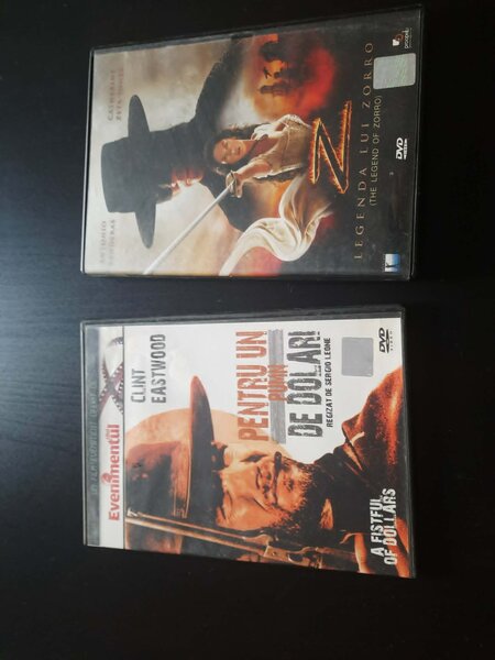 Vand dvd-uri cu filme